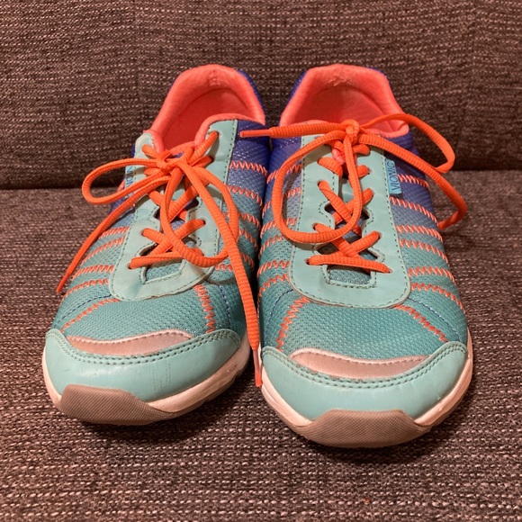 Vionic Alliance walking sneaker. Size 6.5. - Picture 5 of 7